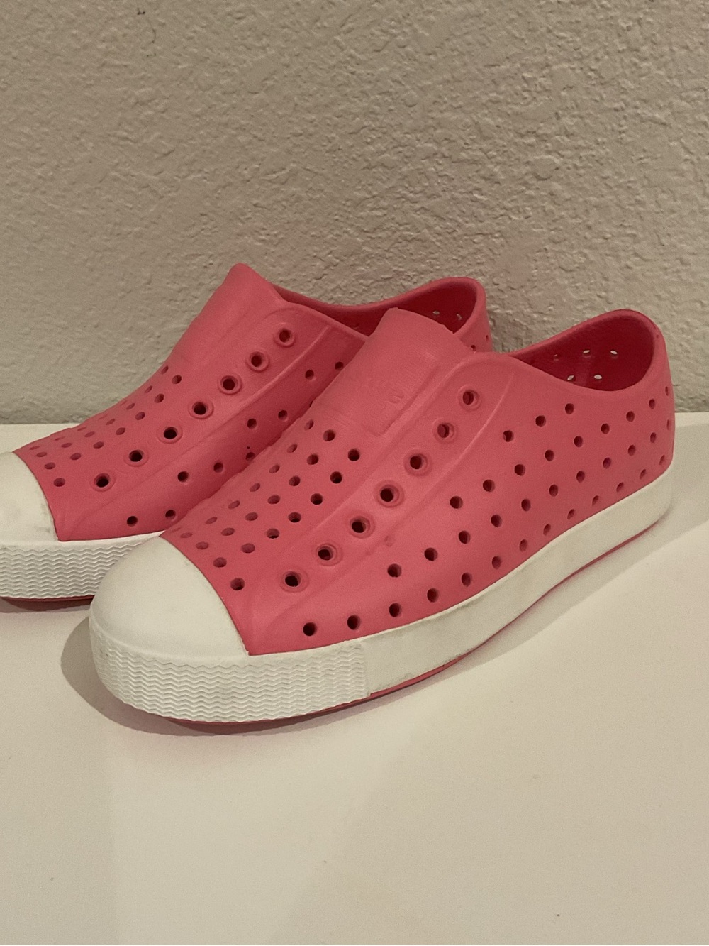 Native Jefferson Kids Water Shoe pink size 1 brand new water summer beach - Picture 2 of 7
